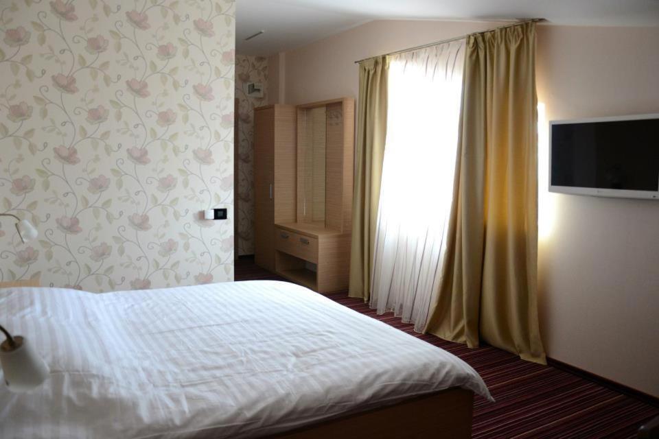 Zenti Plaza Hotel Drobeta Turnu Severin Room photo